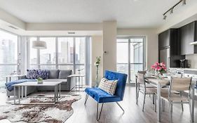 Stunning Views Of Downtown - Luxury High Rise With King Bed!