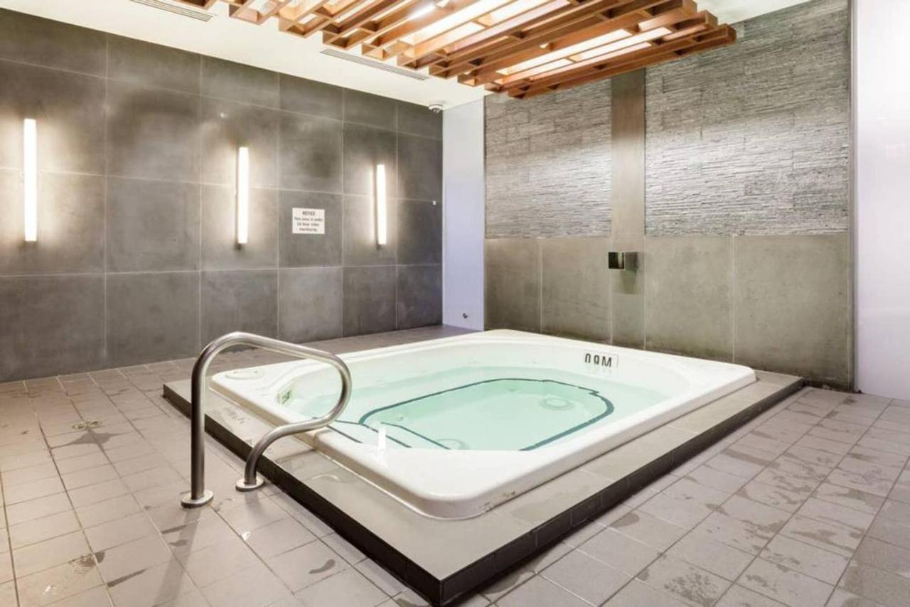 Stunning Views Of Downtown - Luxury High Rise With King Bed! Toronto Exterior photo