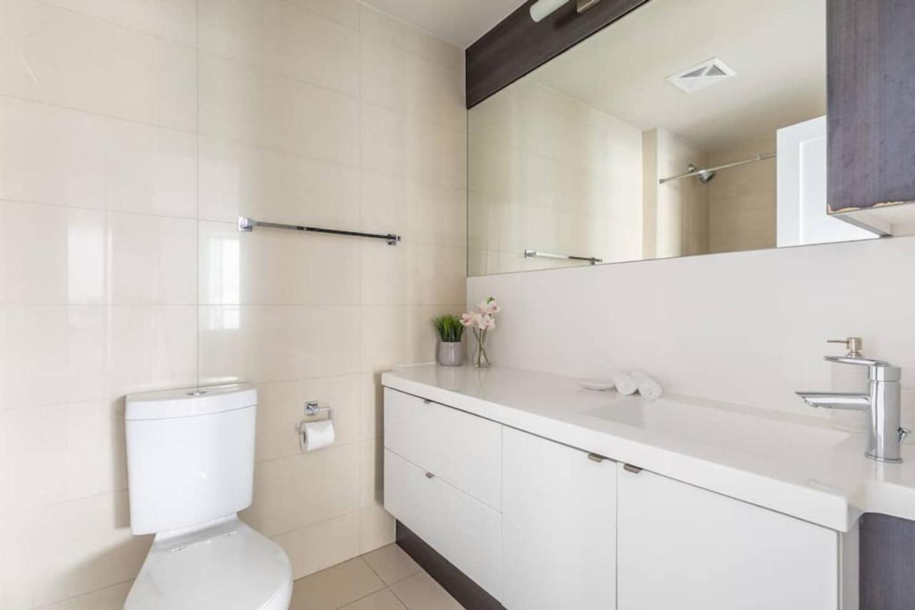 Stunning Views Of Downtown - Luxury High Rise With King Bed! Toronto Exterior photo